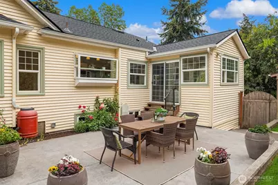 1736 Palm Avenue SW, Seattle, WA 98116 - Photo 15
