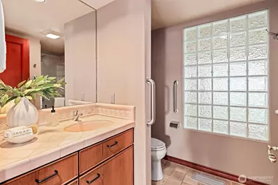 4701 NE Shore Place, Lake Forest Park, WA 98155 - Photo 31