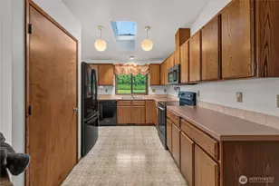 717 12th St NE, East Wenatchee, WA 98802 - Photo 11