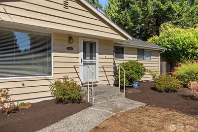 18521 36th Place NE, Lake Forest Park, WA 98155 - Photo 3