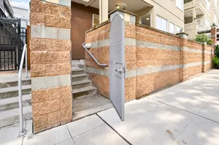 10045 NE 1st St, Bellevue, WA 98004 - Photo 3