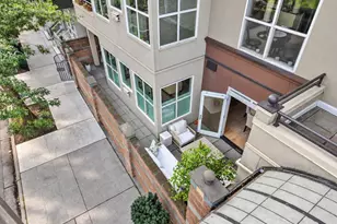 10045 NE 1st St, Bellevue, WA 98004 - Photo 25
