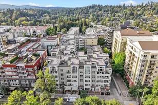 10045 NE 1st St, Bellevue, WA 98004 - Photo 33