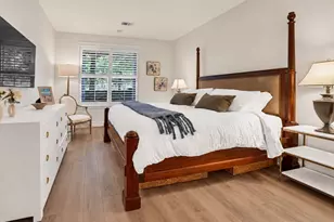 10045 NE 1st St, Bellevue, WA 98004 - Photo 17