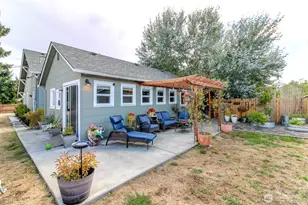 204 SE 2nd St, Rainier, WA 98576 - Photo 11