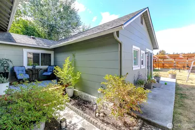204 SE 2nd Street, Rainier, WA 98576 - Photo 5