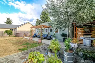 204 SE 2nd St, Rainier, WA 98576 - Photo 13
