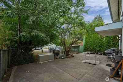 9253 3rd Avenue NW, Seattle, WA 98133 - Photo 17