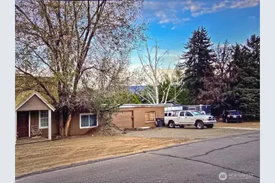 1322 4th Street, Wenatchee, WA 98801 - Photo 5