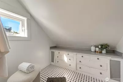 1625 3rd Avenue W, Seattle, WA 98119 - Photo 29