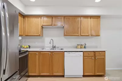 7912 170th Avenue NE #204, Redmond, WA 98052 - Photo 5