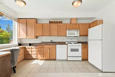 517 225th Lane NE #E202, Sammamish, WA 98074 - Photo 15