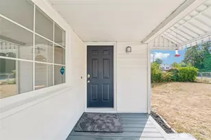 1048 S 100th St, Seattle, WA 98168 - Photo 5