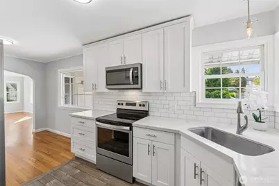 1048 S 100th Street, Seattle, WA 98168 - Photo 13