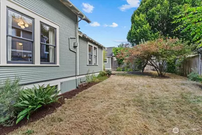 734 N 75th Street, Seattle, WA 98103 - Photo 25