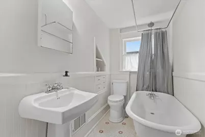 734 N 75th Street, Seattle, WA 98103 - Photo 15