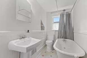 734 N 75th St, Seattle, WA 98103 - Photo 15