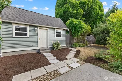 734 N 75th Street, Seattle, WA 98103 - Photo 23