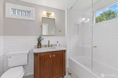 734 N 75th Street, Seattle, WA 98103 - Photo 9