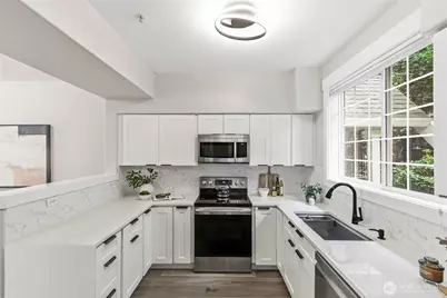 23120 SE Black Nugget Road #L4, Issaquah, WA 98029 - Photo 3