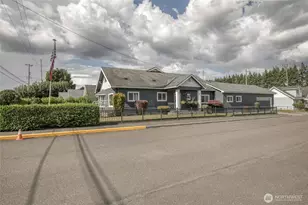 218 B St, Cosmopolis, WA 98537 - Photo 3