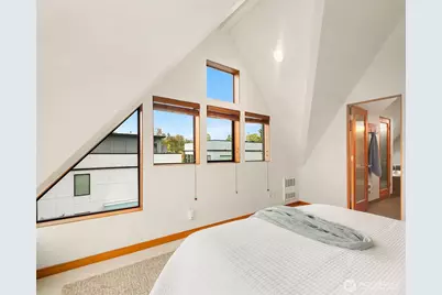2423 N 75th Street, Seattle, WA 98103 - Photo 25
