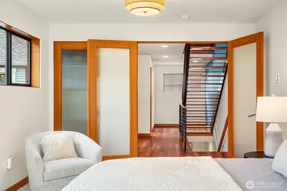2423 N 75th Street, Seattle, WA 98103 - Photo 9