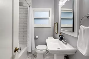 863 E Gwinn Pl, Seattle, WA 98102 - Photo 17