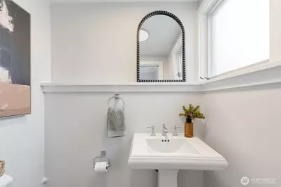 1557 Thorndyke Avenue W, Seattle, WA 98199 - Photo 17