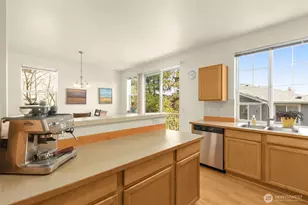 6895 Holly Park Dr S, Seattle, WA 98118 - Photo 9