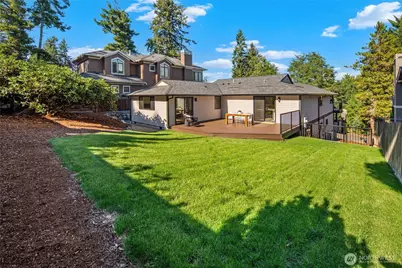 12069 Lakeside Place NE, Seattle, WA 98125 - Photo 15