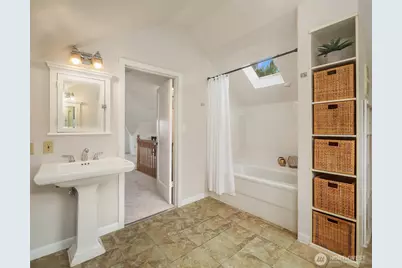 2609 Queen Anne Avenue N, Seattle, WA 98109 - Photo 21