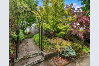 2609 Queen Anne Avenue N, Seattle, WA 98109 - Photo 25