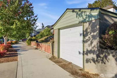 912 Pacific Avenue, Bremerton, WA 98337 - Photo 3
