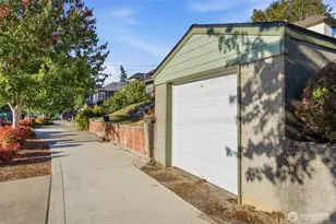 912 Pacific Ave, Bremerton, WA 98337 - Photo 3