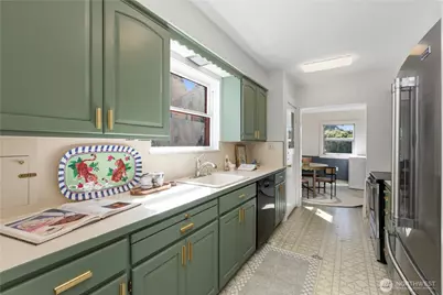 843 NE 81st Street, Seattle, WA 98115 - Photo 9