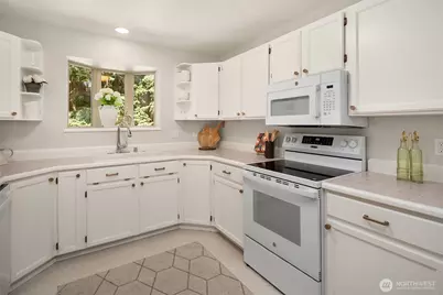 200 99th Avenue NE #28, Bellevue, WA 98004 - Photo 7