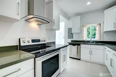 9234 36th Avenue SW, Seattle, WA 98126 - Photo 5
