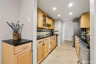 1250 Taylor Ave N, Seattle, WA 98109 - Photo 13