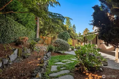 1425 Broadmoor Drive E, Seattle, WA 98112 - Photo 23