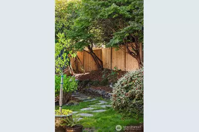 1425 Broadmoor Drive E, Seattle, WA 98112 - Photo 25