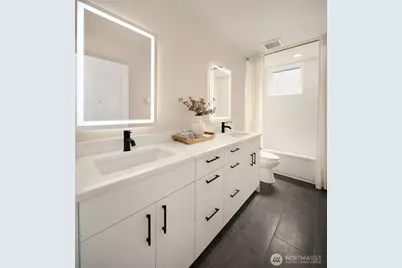 908 15th Avenue #B, Seattle, WA 98122 - Photo 13