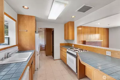 12286 Shorewood Drive SW, Seattle, WA 98146 - Photo 19