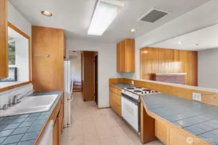 12286 Shorewood Dr SW, Seattle, WA 98146 - Photo 19