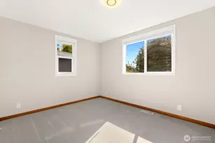 5563 Kenwood Pl N, Seattle, WA 98103 - Photo 17