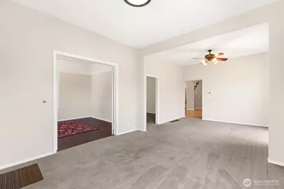 5563 Kenwood Place N, Seattle, WA 98103 - Photo 9