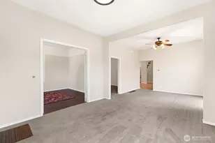 5563 Kenwood Pl N, Seattle, WA 98103 - Photo 9