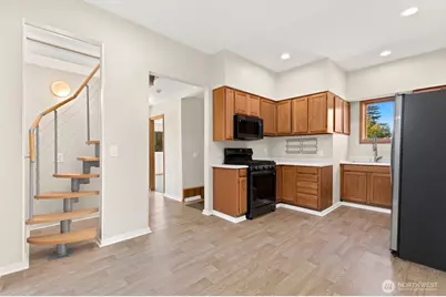 5563 Kenwood Place N, Seattle, WA 98103 - Photo 11
