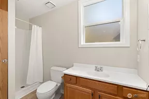 5563 Kenwood Pl N, Seattle, WA 98103 - Photo 23