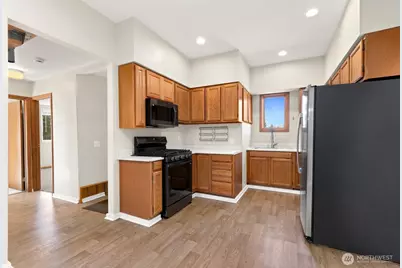 5563 Kenwood Place N, Seattle, WA 98103 - Photo 13
